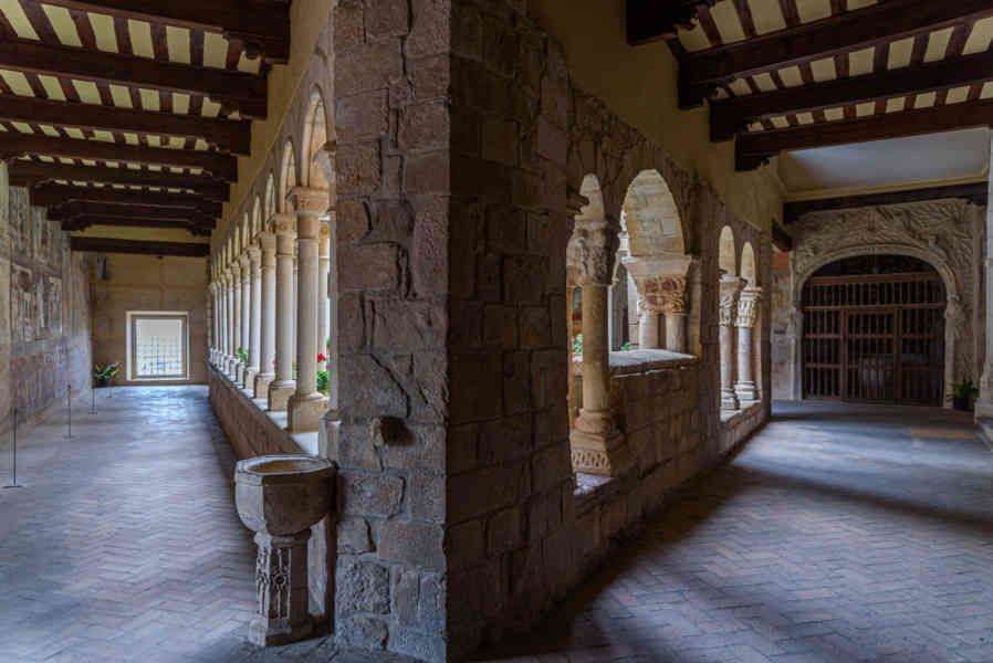 Huesca - Alquézar 18 - castillo y colegiata de Santa María la Mayor de Alquézar.jpg